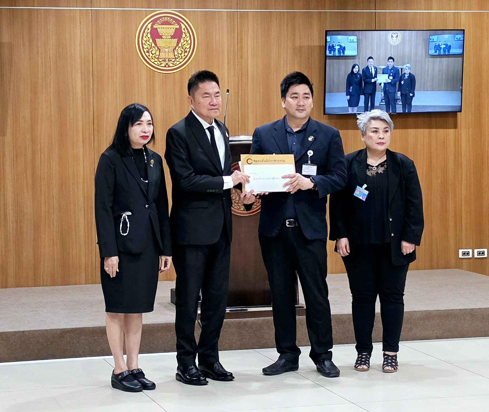 ประธานชมรมสันติประชาธรรม ร้องประธานสภาผู้แทนราษฎร สอบบุคคลปกปิดสถานะล้มละลาย แอบอ้างรับตำแหน่งเป็นที่ปรึกษา-กมธ. สภาผู้แทนราษฎร