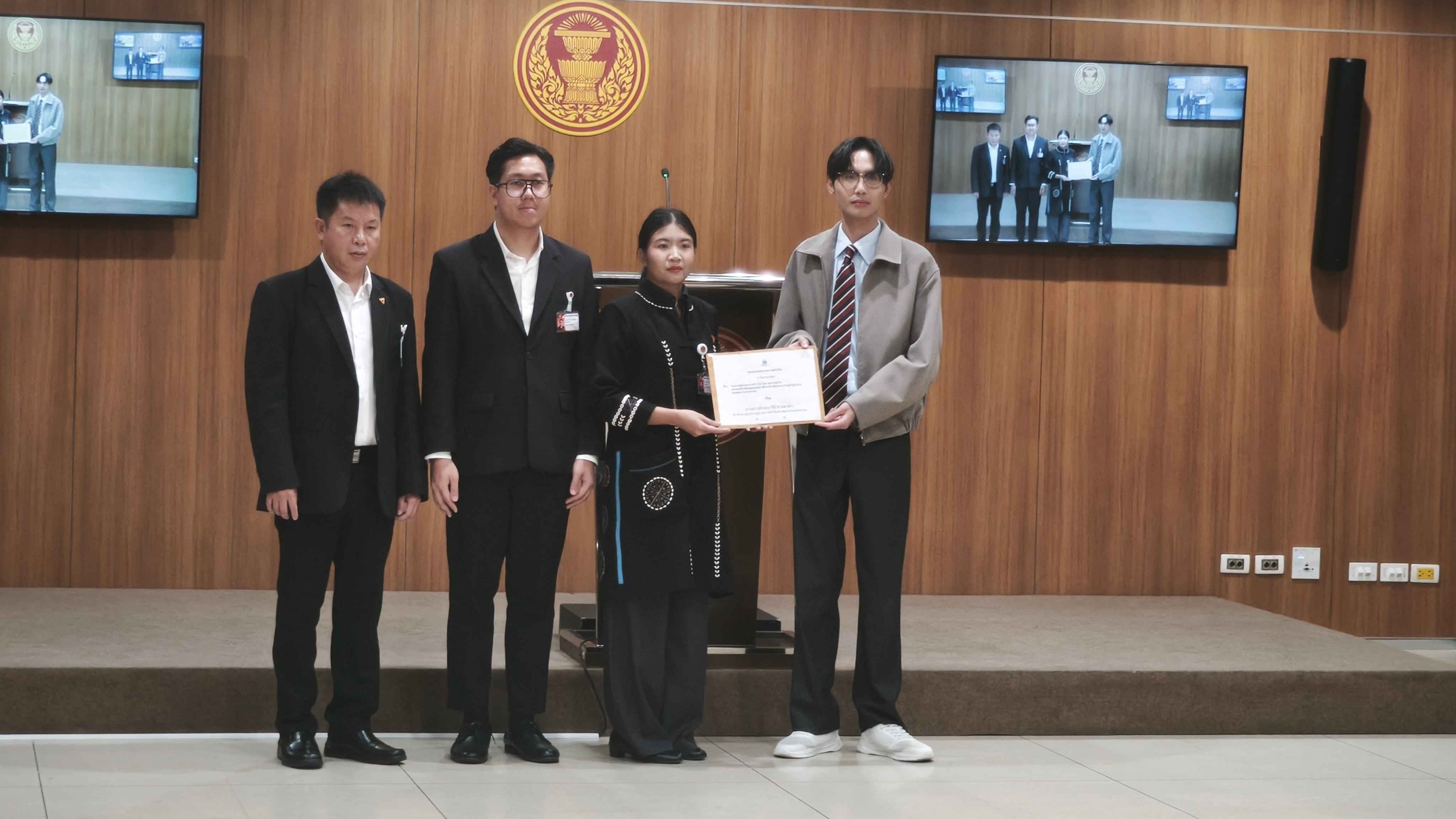 สส.แพร่-น่าน พรรคประชาชน ยื่นข้อเสนอภาคประชาชน ขอทบทวนเจรจา FTA ไทย-อียู หวั่นกระทบสุราชุมชน-เกษตรกร