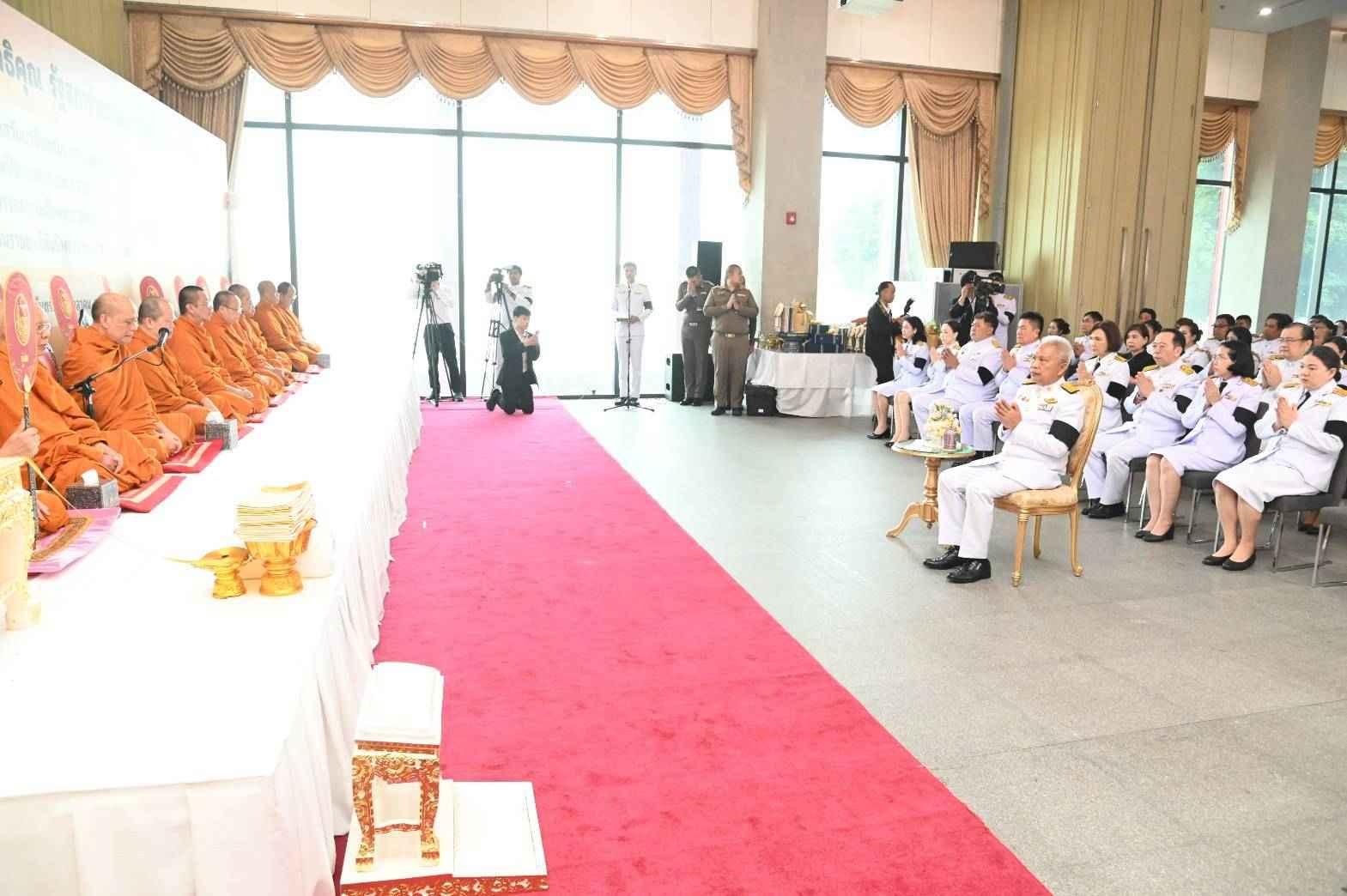 ประธานสภาผู้แทนราษฎร นำข้าราชการและบุคลากรฯ พร้อมใจทำบุญถวายเป็นพระราชกุศล เนื่องในวันสำคัญเดือนตุลาคม