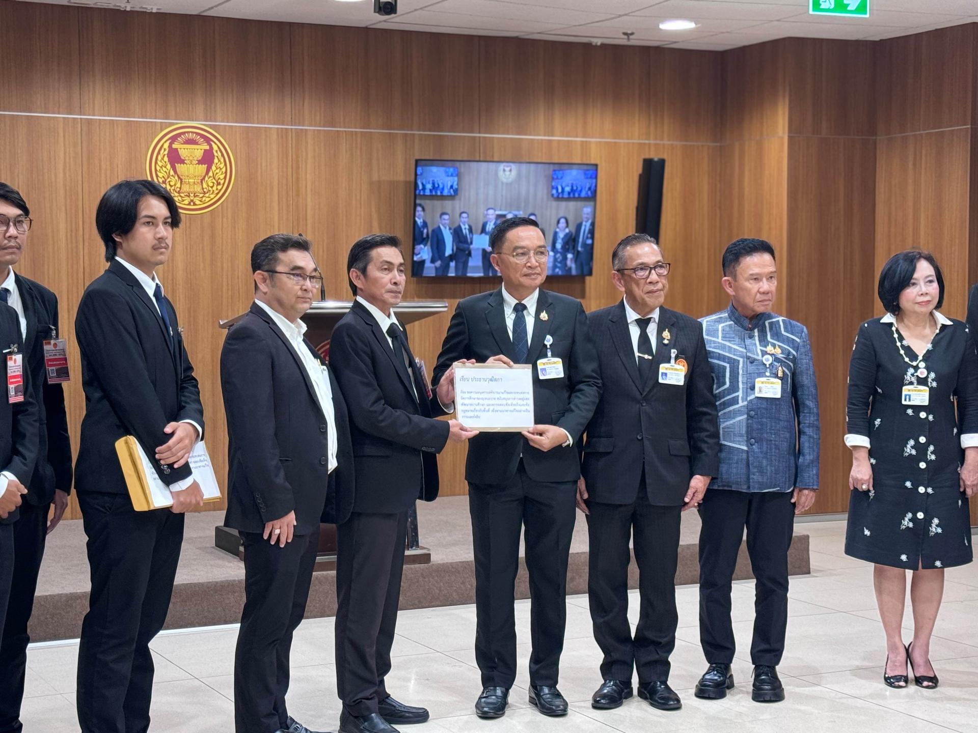 กมธ.การศึกษาฯ วุฒิสภา รับหนังสือนักศึกษาอุเทนถวาย ขอทบทวนคำสั่งงดเรียนในพื้นที่ 90 วัน ห่วงกระทบสิทธิทางการศึกษา