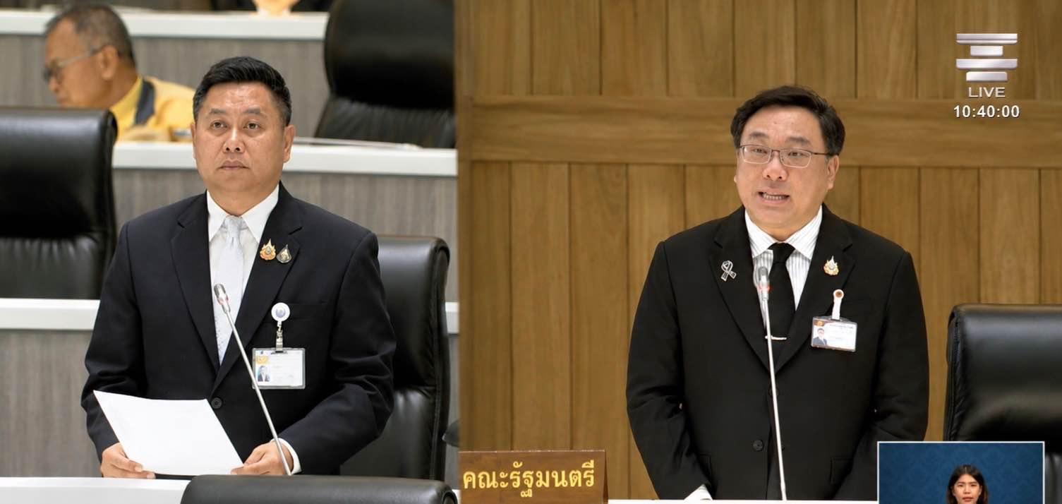 สว.มังกร ตั้งกระทู้ถามแนวทางคุ้มครองลูกจ้างประสบภัยน้ำท่วม ขณะที่ รมว.แรงงาน แนะฝ่ายเกี่ยวข้อง เจรจาผ่อนผันตามสถานการณ์ เตรียมจัดทำเอกสารสรุปสิทธิ